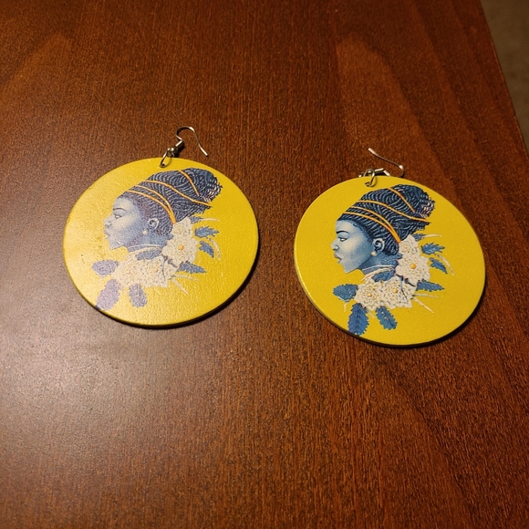 Earings - Picture 2 of 2